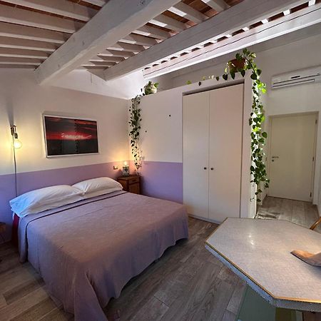 Santa Marta Rooms&Studios เวโรนา ภายนอก รูปภาพ