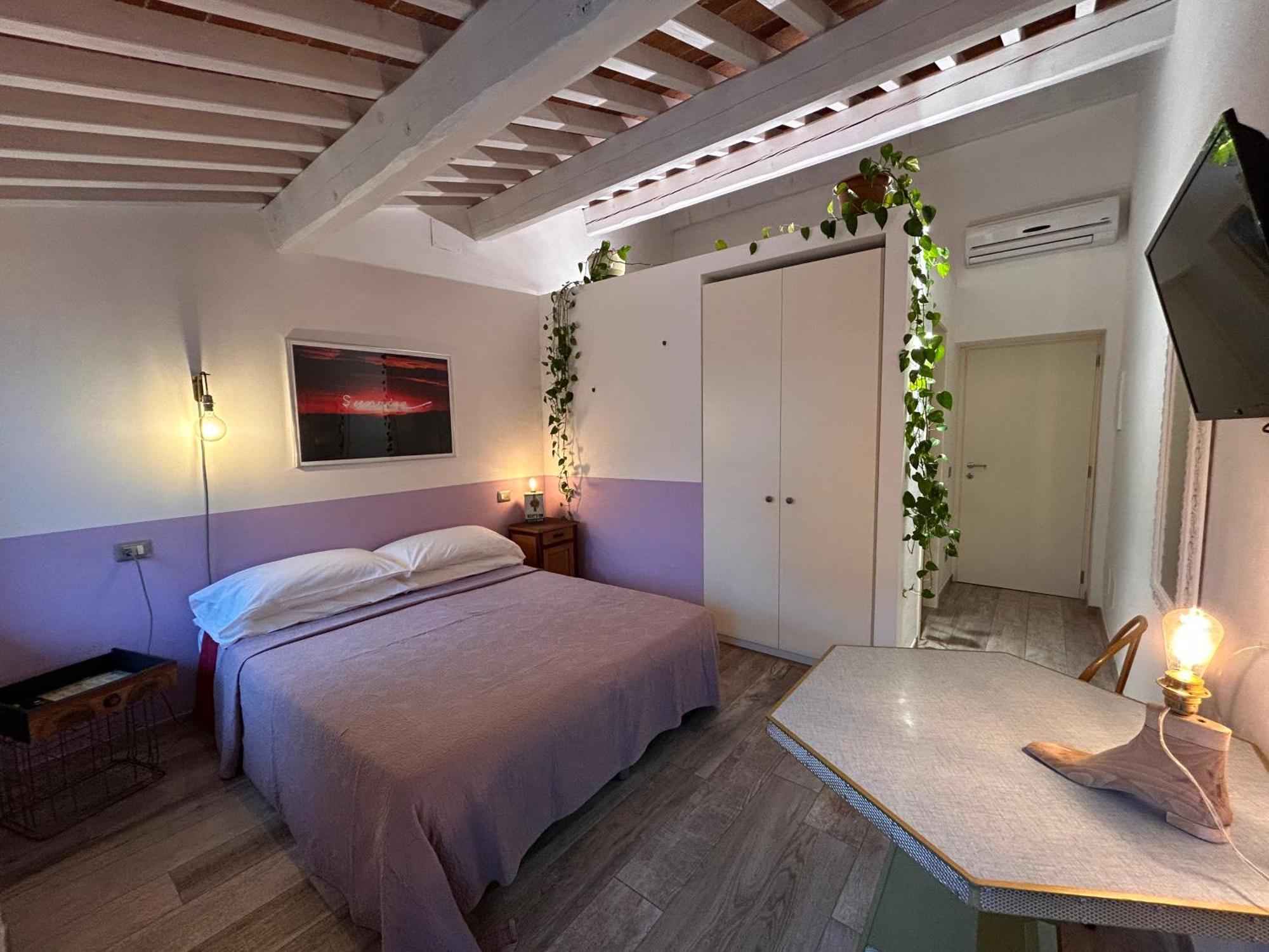 Santa Marta Rooms&Studios เวโรนา ภายนอก รูปภาพ